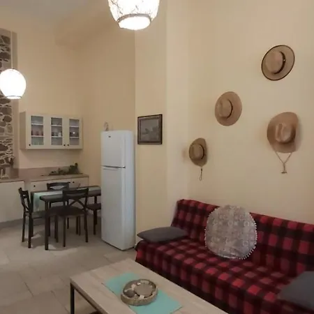 펜션 An Authentic Family House In Ermoupolis *
