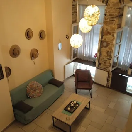 An Authentic Family House In Ermoupolis *