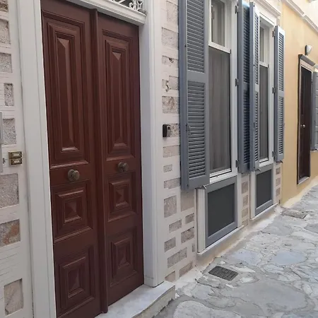 An Authentic Family House In Ermoupolis *